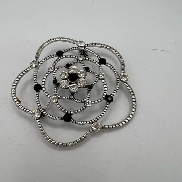Chic Silver and Black Crystal Brooch - Picture 6 of 7